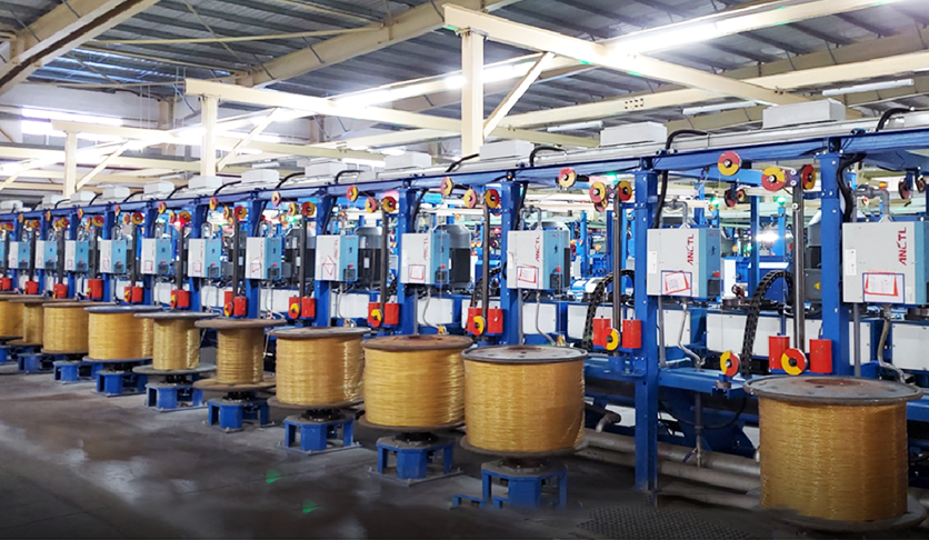 某钢帘线现场使用安驰拉丝机集成控制器，现场简洁紧凑，可放置更多工字轮节省空间